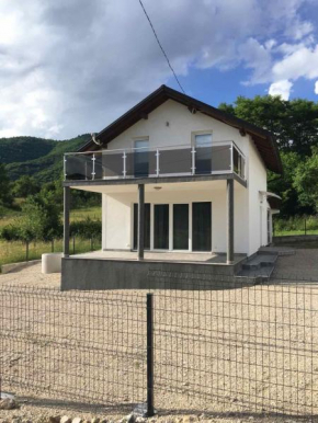 Vila Prvi, Carevo Polje